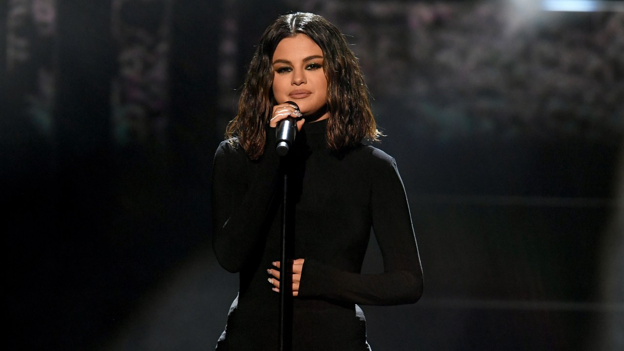 Selena Gomez Performs Live for the First Time in Two Years at the 2019 AMAs